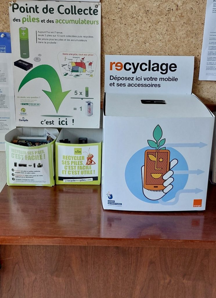 Boite de recyclage pour les piles, accumulateurs et téléphones portables